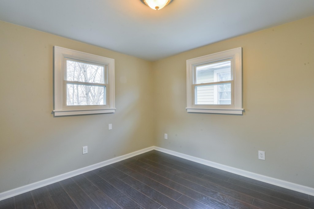 286 E Woodrow Avenue - Bonus room with laminate flooring & new windows