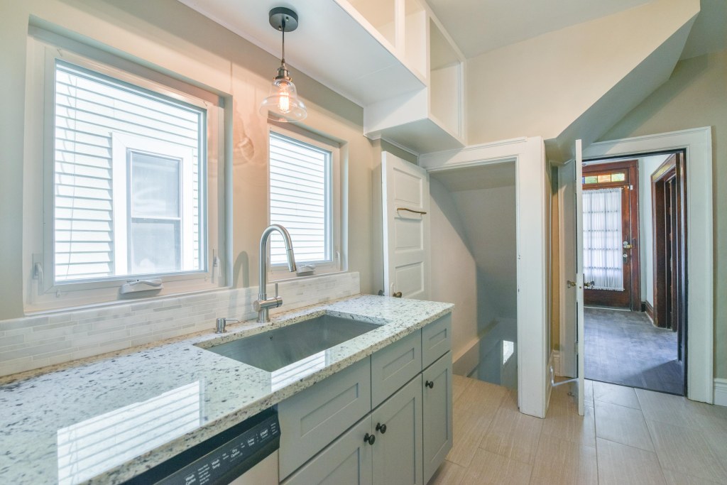 286 E Woodrow Avenue - Granite countertops & high-end fixtures