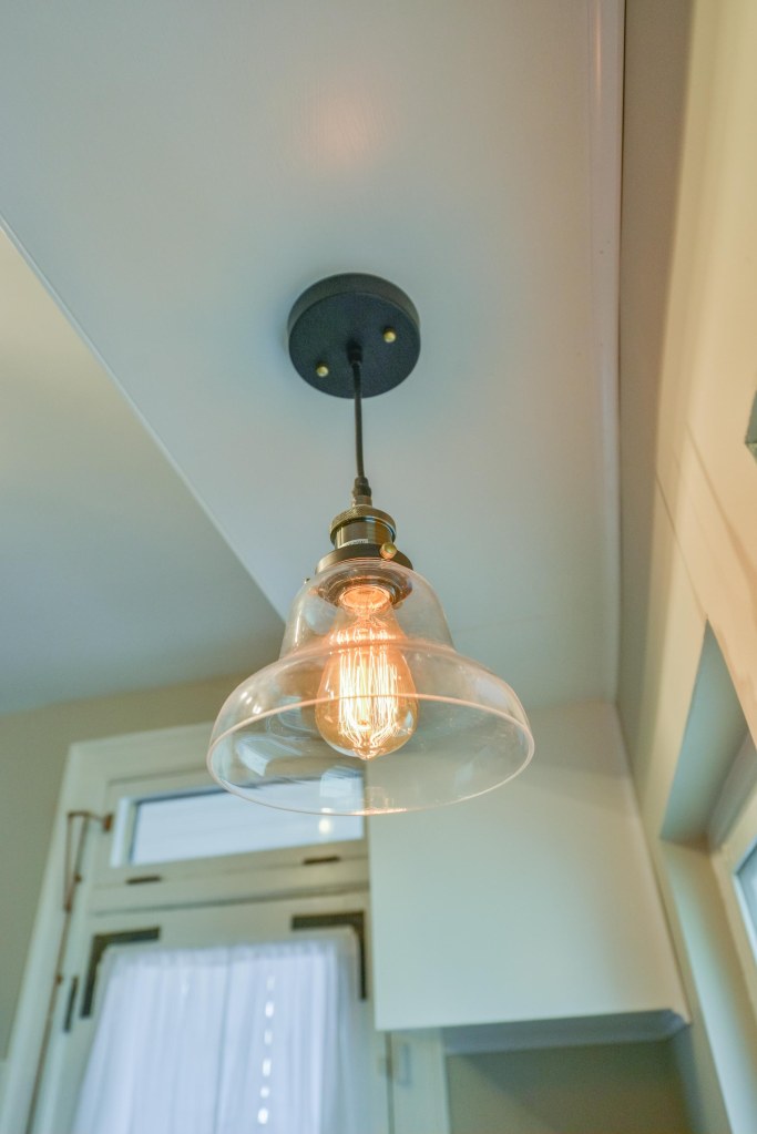 286 E Woodrow Avenue - Quality light fixtures