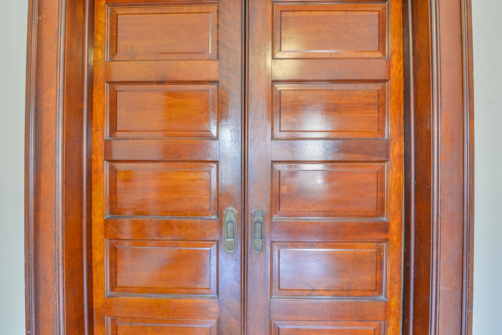 286 E Woodrow Avenue - Pocket doors