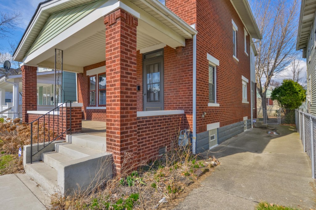 286 E Woodrow Avenue - Brick Exterior
