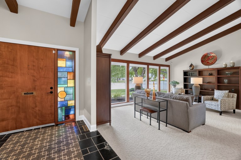 2567 Scottwood Road, Columbus, OH 43209 Entry