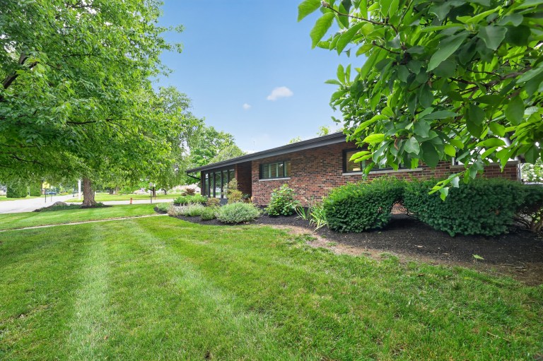 2567 Scottwood Road, Columbus, OH 43209 Front Yard
