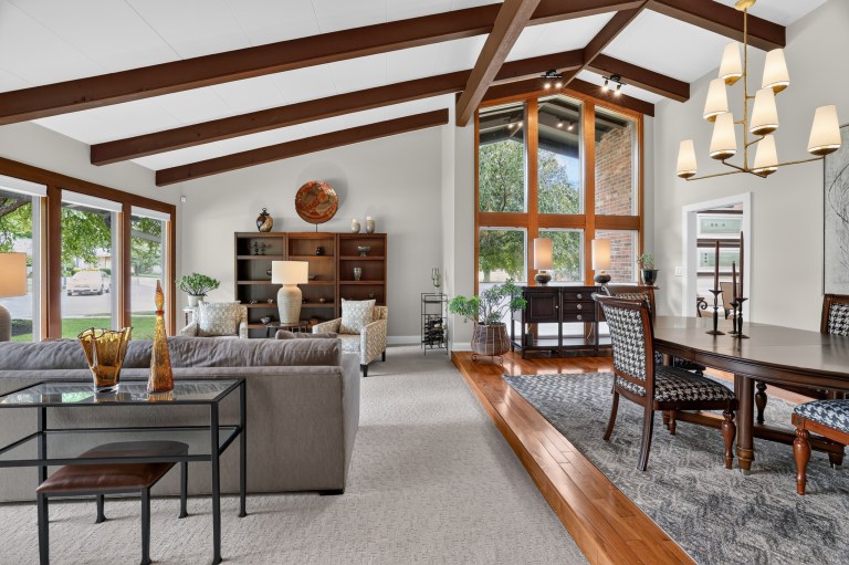 2567 Scottwood Road, Columbus, OH 43209 Living Room Beams